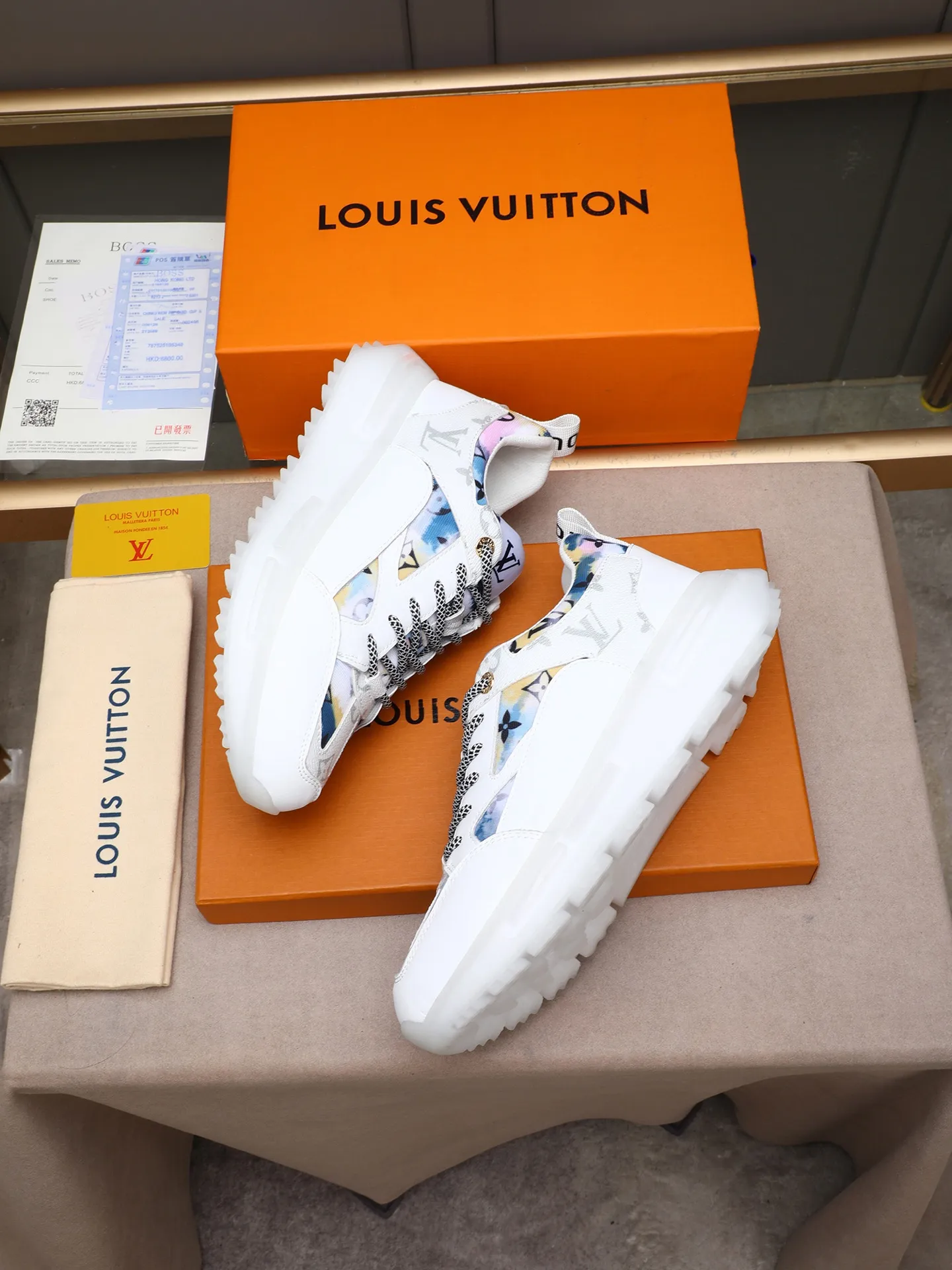 Men's shoes 💰460 [LV] Made of imported L special fabric spliced ​​with cowhide and comfortable mesh lining. Privately molded foam TPU outsole, super light and comfortable on the feet! Perfect last shape, generous and fashionable design, 4 colors available! Code number: 38–44 (45 customized
